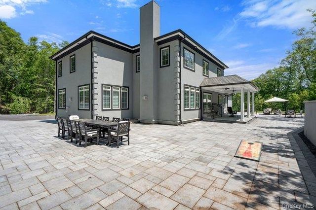 23 Woodbury Road, Woodbury, NY 11797