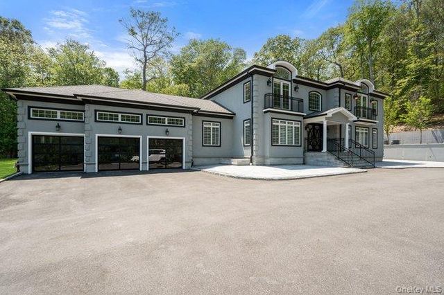 23 Woodbury Road, Woodbury, NY 11797