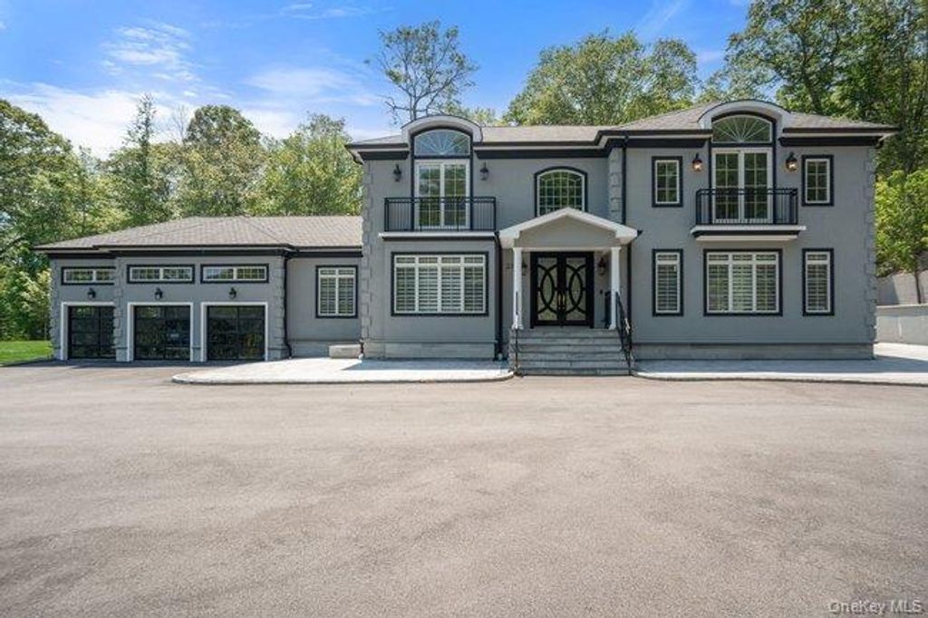 23 Woodbury Road, Woodbury, NY 11797