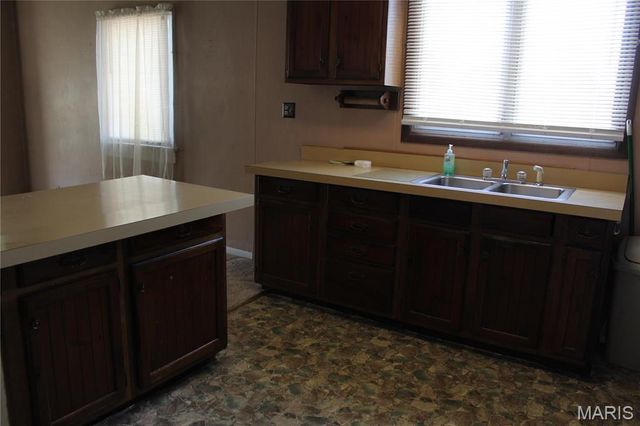 623 E Lorena Avenue, Wood River, IL 62095
