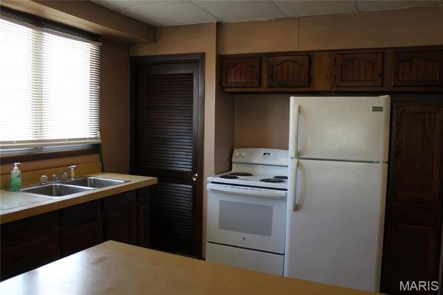 623 E Lorena Avenue, Wood River, IL 62095