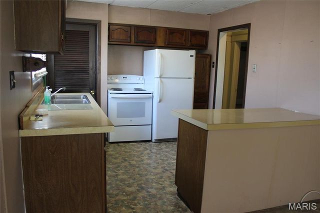 623 E Lorena Avenue, Wood River, IL 62095