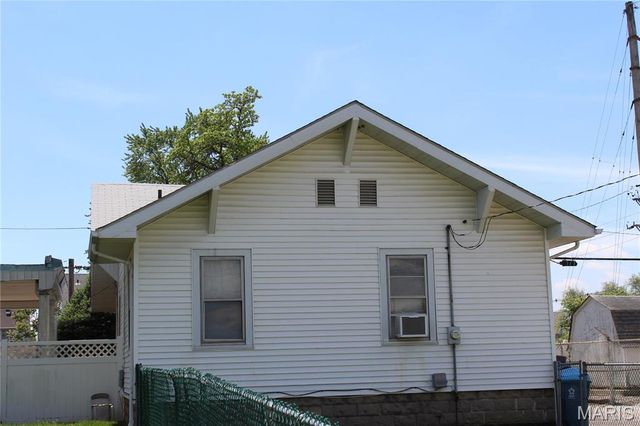 623 E Lorena Avenue, Wood River, IL 62095