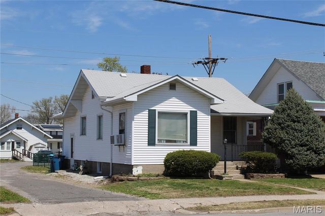 623 E Lorena Avenue, Wood River, IL 62095