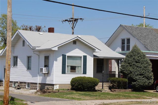 623 E Lorena Avenue, Wood River, IL 62095