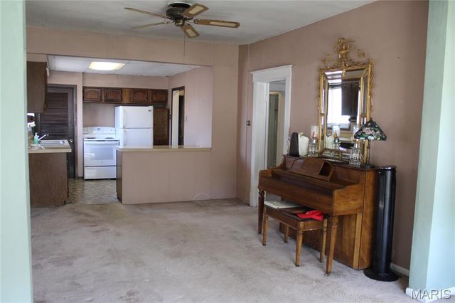 623 E Lorena Avenue, Wood River, IL 62095