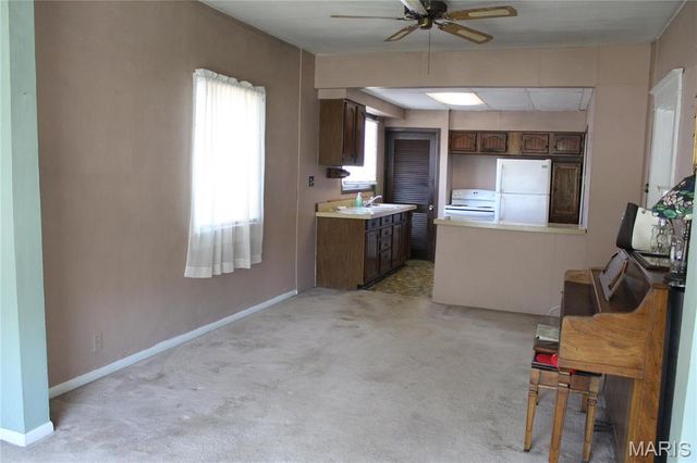 623 E Lorena Avenue, Wood River, IL 62095