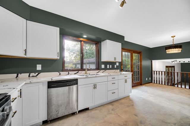 822 Luther Drive, Hobart, IN 46342
