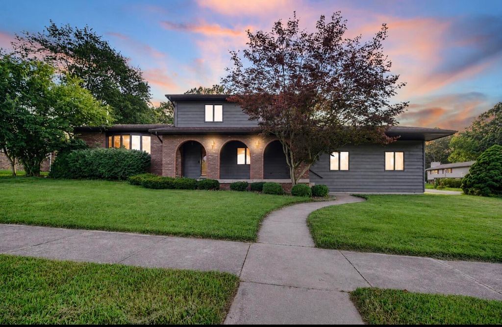 822 Luther Drive, Hobart, IN 46342