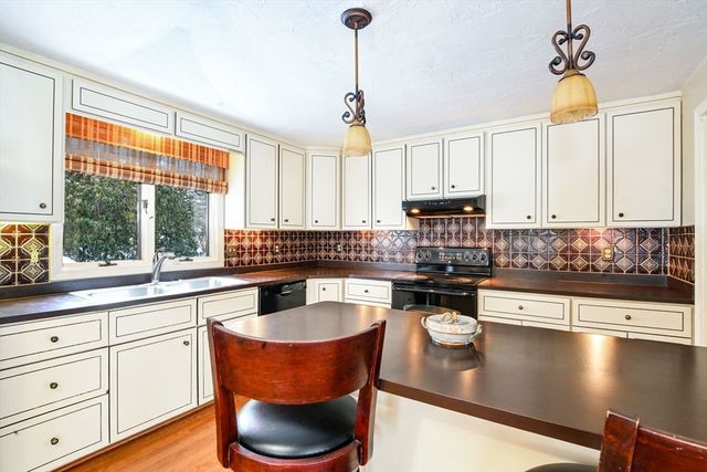 129 Colonial Way, Falmouth, MA 02540