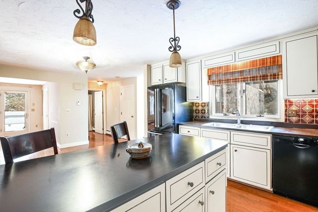 129 Colonial Way, Falmouth, MA 02540