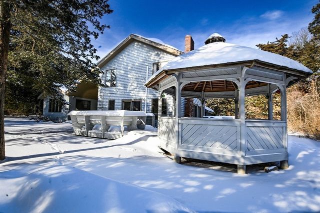 129 Colonial Way, Falmouth, MA 02540