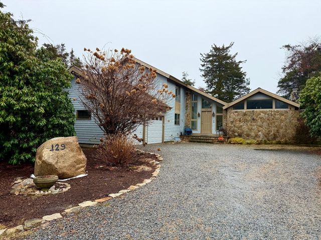 129 Colonial Way, Falmouth, MA 02540