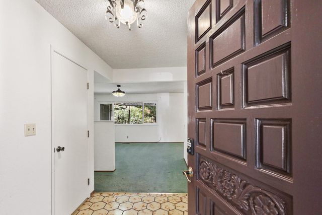 8321 Willowdale Way, Fair Oaks, CA 95628
