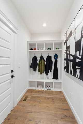 240 Valley Bend Dr, Nashville, TN 37214