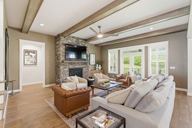 240 Valley Bend Dr, Nashville, TN 37214