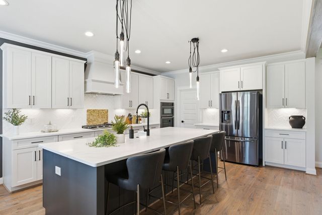 240 Valley Bend Dr, Nashville, TN 37214