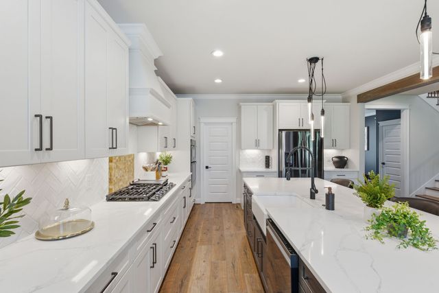 240 Valley Bend Dr, Nashville, TN 37214