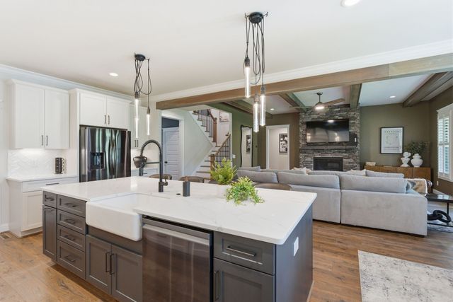 240 Valley Bend Dr, Nashville, TN 37214