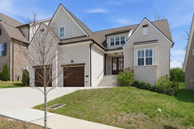 240 Valley Bend Dr, Nashville, TN 37214