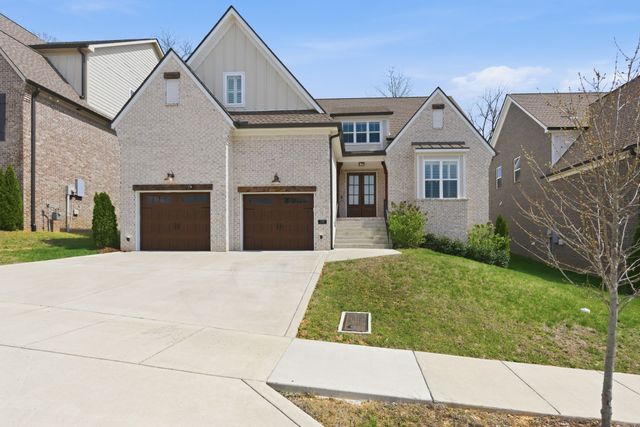 240 Valley Bend Dr, Nashville, TN 37214