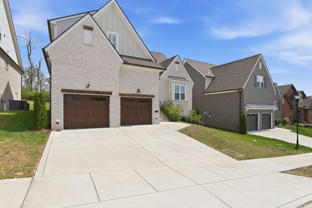 240 Valley Bend Dr, Nashville, TN 37214