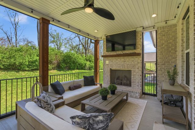 240 Valley Bend Dr, Nashville, TN 37214