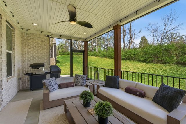 240 Valley Bend Dr, Nashville, TN 37214