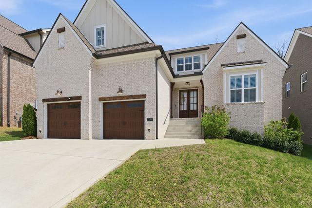 240 Valley Bend Dr, Nashville, TN 37214