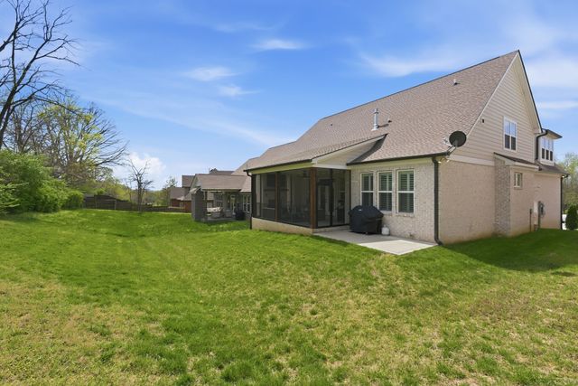 240 Valley Bend Dr, Nashville, TN 37214