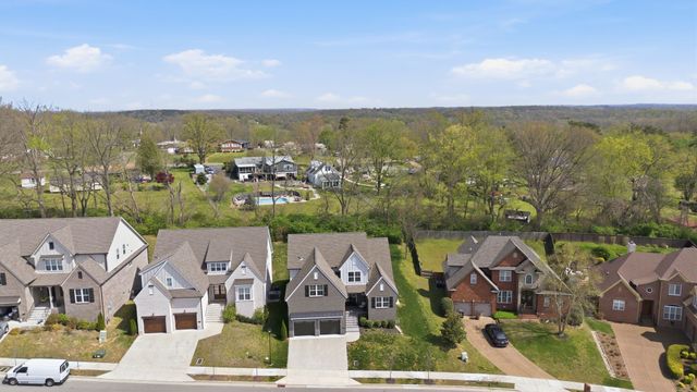 240 Valley Bend Dr, Nashville, TN 37214