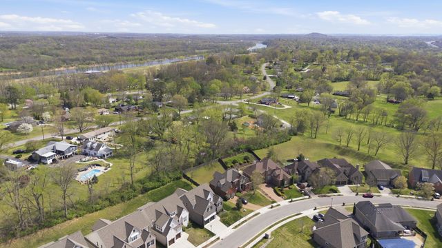 240 Valley Bend Dr, Nashville, TN 37214