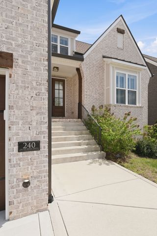 240 Valley Bend Dr, Nashville, TN 37214