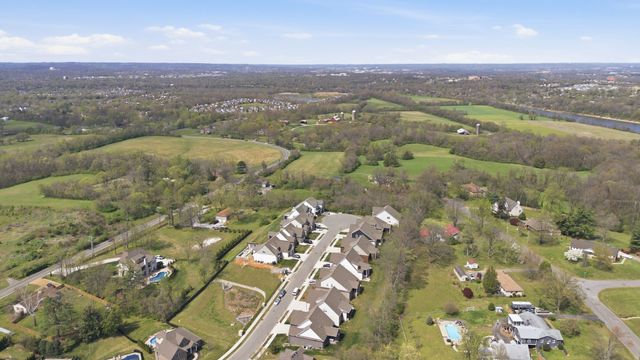 240 Valley Bend Dr, Nashville, TN 37214