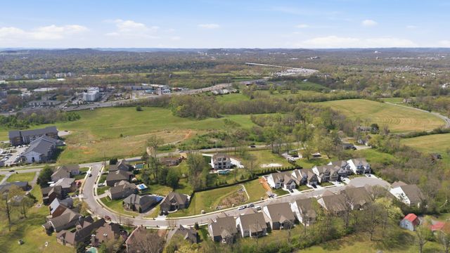 240 Valley Bend Dr, Nashville, TN 37214