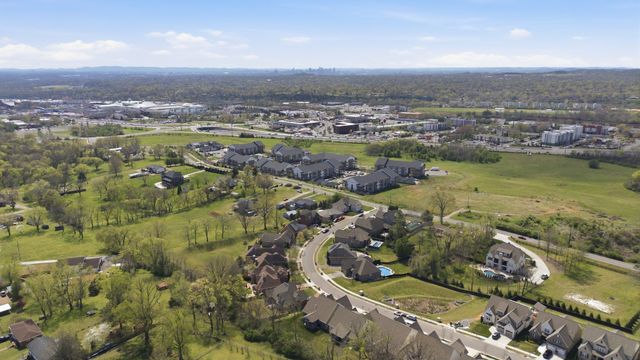 240 Valley Bend Dr, Nashville, TN 37214