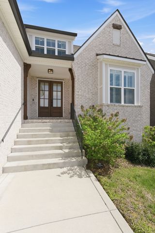 240 Valley Bend Dr, Nashville, TN 37214