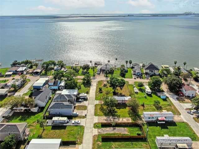 142 Flamingo Bight S, Baytown, TX 77523
