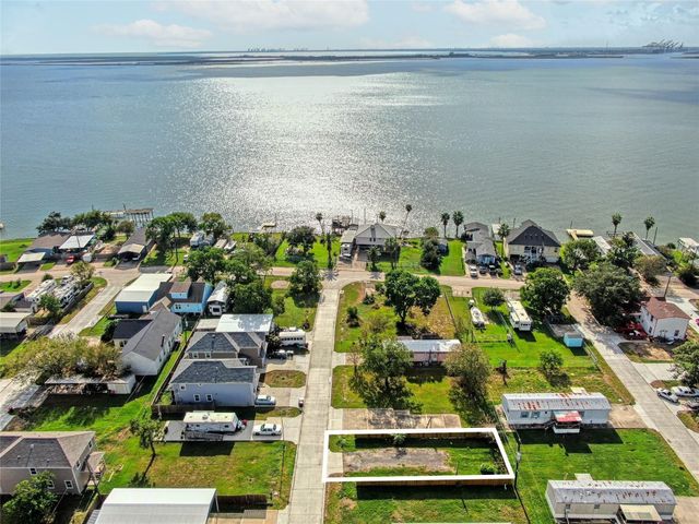 142 Flamingo Bight S, Baytown, TX 77523