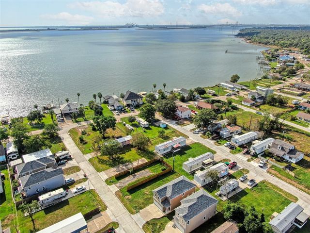 142 Flamingo Bight S, Baytown, TX 77523