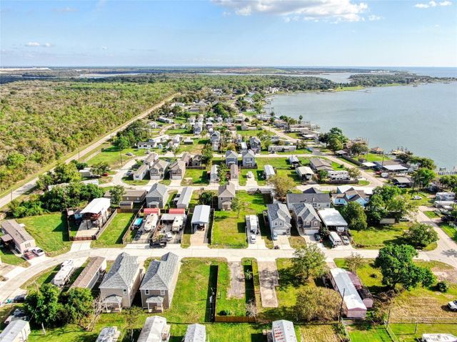 142 Flamingo Bight S, Baytown, TX 77523