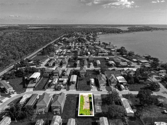 142 Flamingo Bight S, Baytown, TX 77523