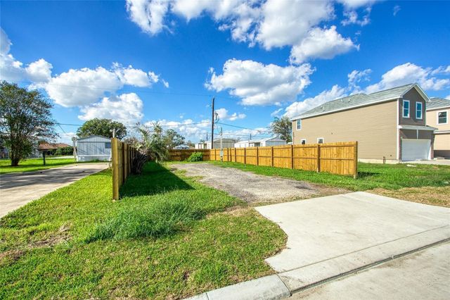 142 Flamingo Bight S, Baytown, TX 77523