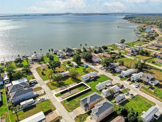 142 Flamingo Bight S, Baytown, TX 77523