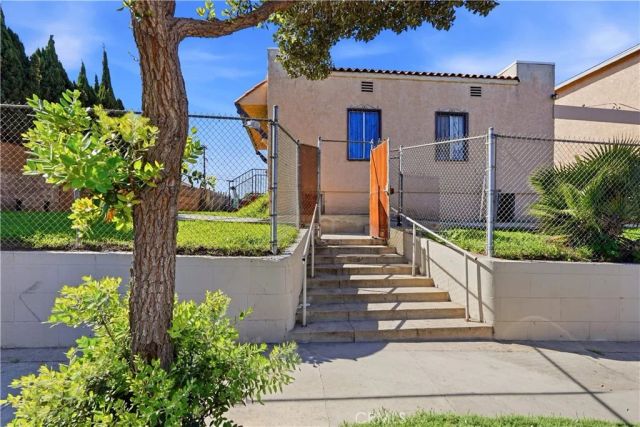 11143 Van Buren, Los Angeles, CA 90044