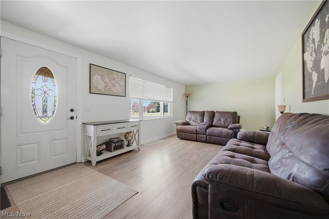 4573 Aurora Street NW, Canton, OH 44708