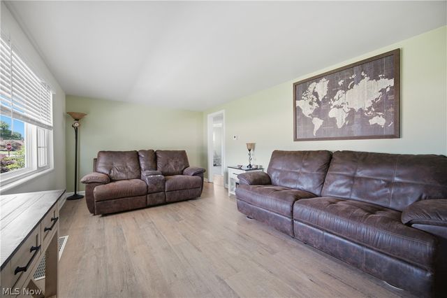 4573 Aurora Street NW, Canton, OH 44708