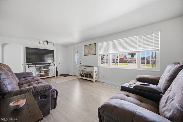 4573 Aurora Street NW, Canton, OH 44708