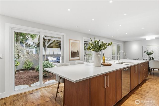 6101 85th Place SE, Mercer Island, WA 98040