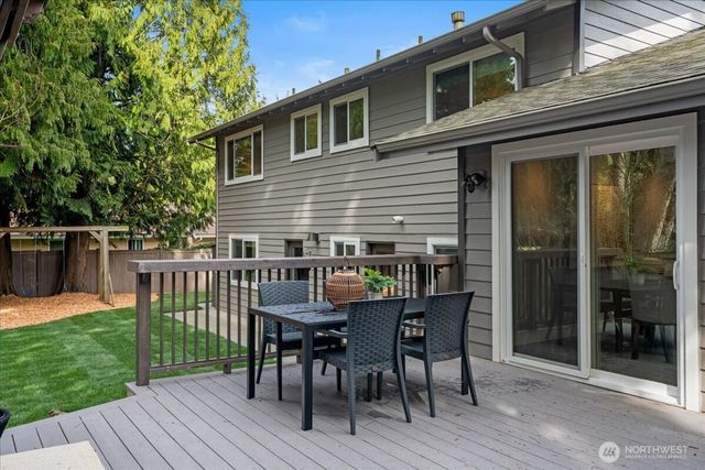 6101 85th Place SE, Mercer Island, WA 98040